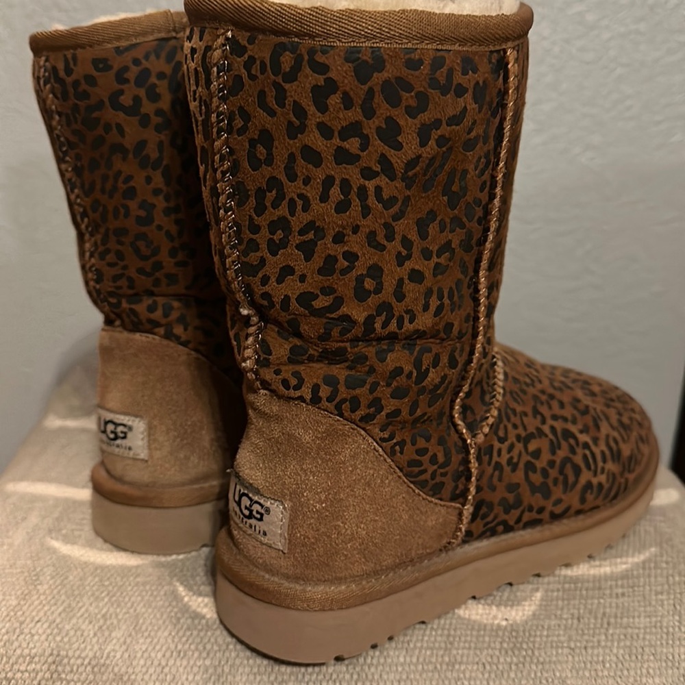 UGG leopard 🐆 classic short boot size 7
